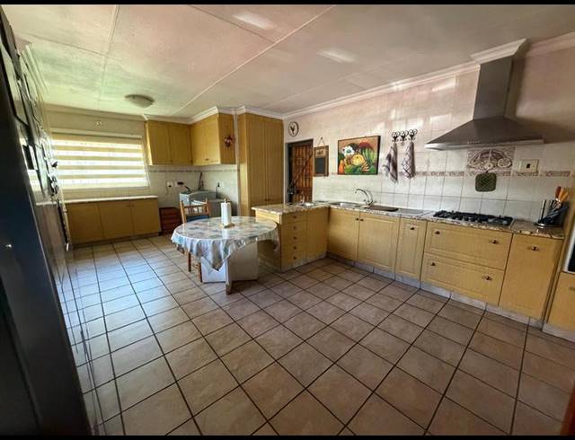 3 BEDROOM PROPERTY TO RENT IN DALPARK EXT 1